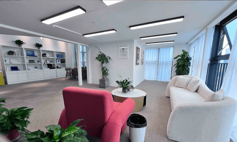 指尖上的艺术盛宴——五颜六色的美甲艺术