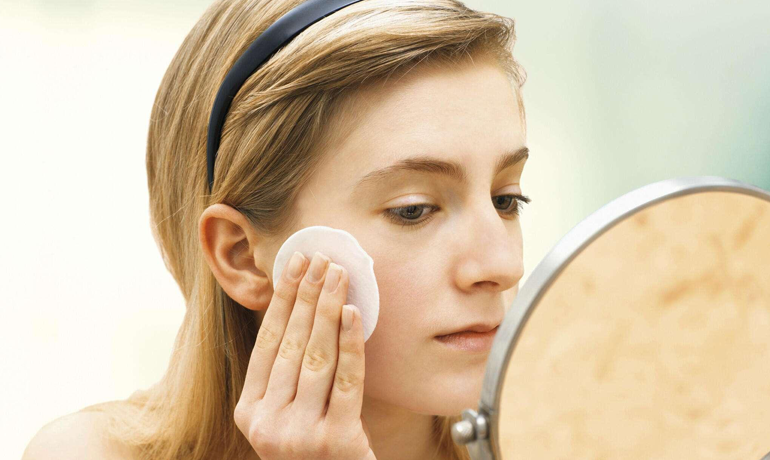 掌握正确卸妆方法，拥有干净健康肌肤