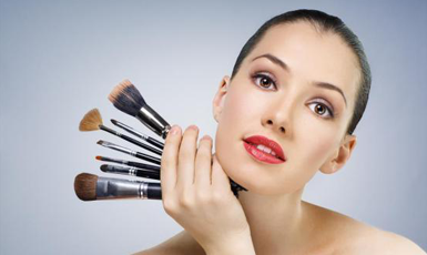 怎样在潮湿天气中保持完美妆容？